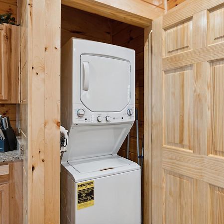 The 3 Bears Is A Newly Built 3 Bedroom Cabin Only 3 Minutes From The Parkway! Pigeon Forge Eksteriør billede