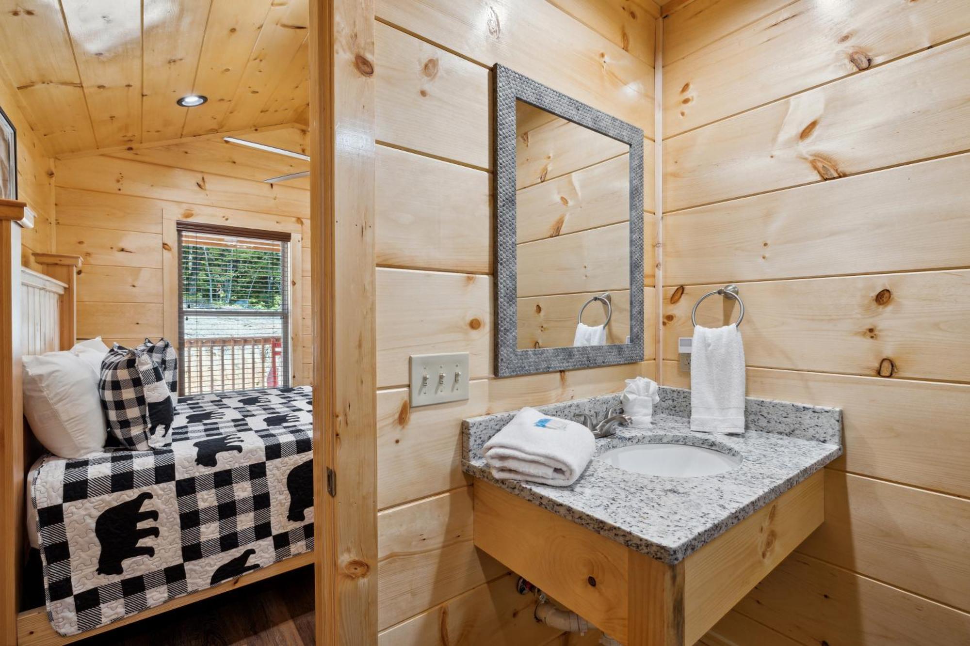 The 3 Bears Is A Newly Built 3 Bedroom Cabin Only 3 Minutes From The Parkway! Pigeon Forge Eksteriør billede